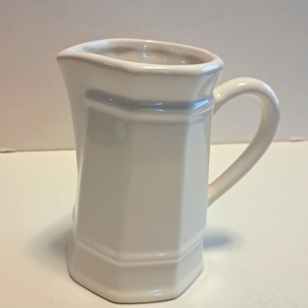 Pfaltzgraff Stoneware Heritage White Creamer 5" 10oz.